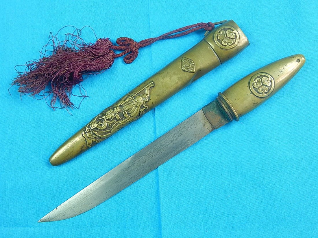 Antique Japan Japanese Aikuchi Tanto Fighting Knife: NO BUYER\"S PREMIUM! (BUYER\"S PREMIUM 0%).Original Antique Japanese Aikuchi Tanto Fighting Knife with Scabbard. 9 1/2" total length. The blade is 6 1/2".We accept payment by check or money orders.Pay