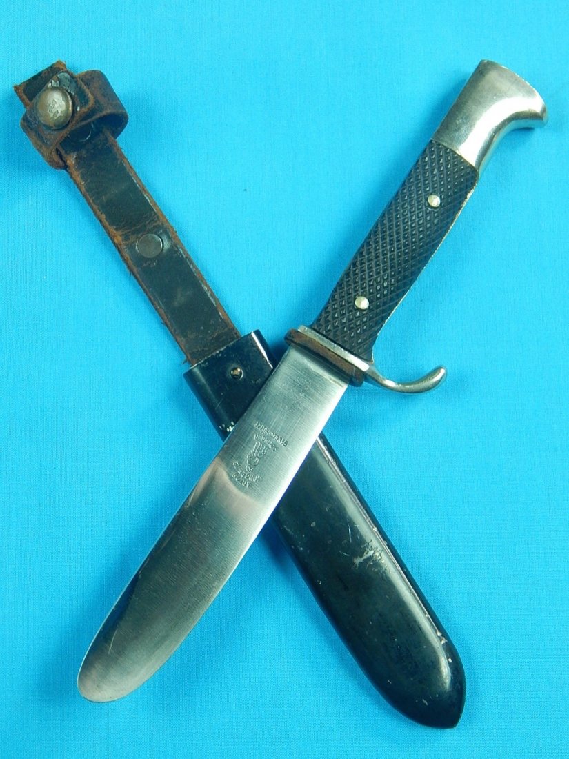 German Germany WW2 Wingen Girl's Fighting Knife Dagger: NO BUYER"S PREMIUM! (BUYER"S PREMIUM 0%).Original German WW2 Anton Wingen Jr Solingen Girl's Knife with scabbard.8 1/4" total length. The blade is 4 3/8".We accept payment by check or money orders.Pay