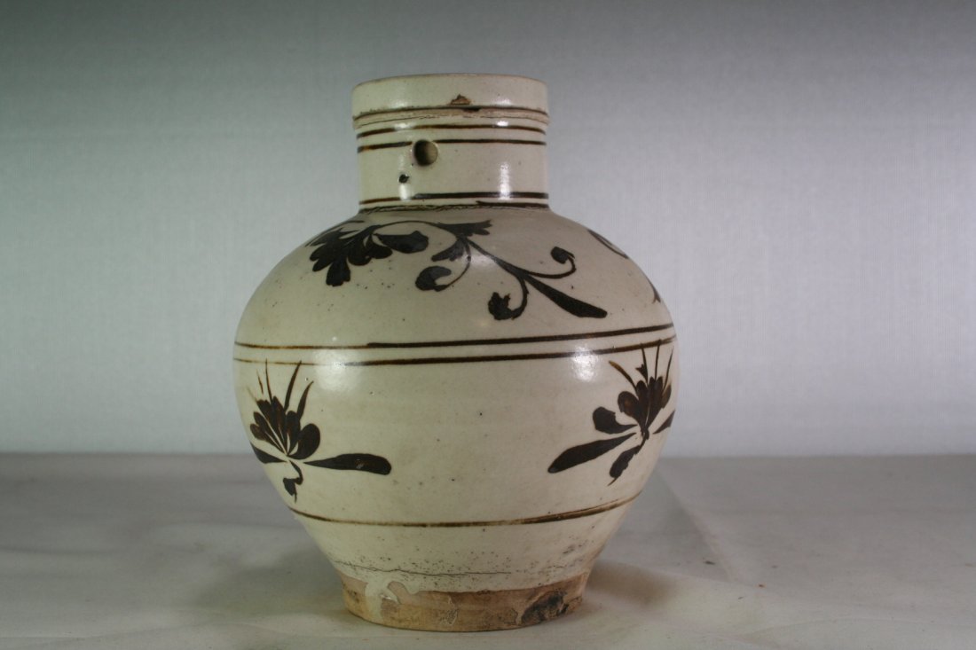 Chinese Cizhou Ware Jar and Cover (1 of 5)