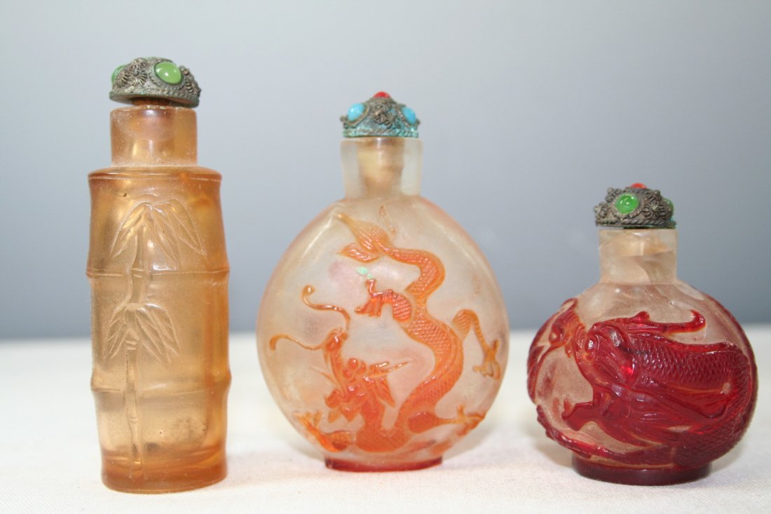 Group of Three Chinese Glass Snuff Bottles (1 of 8)