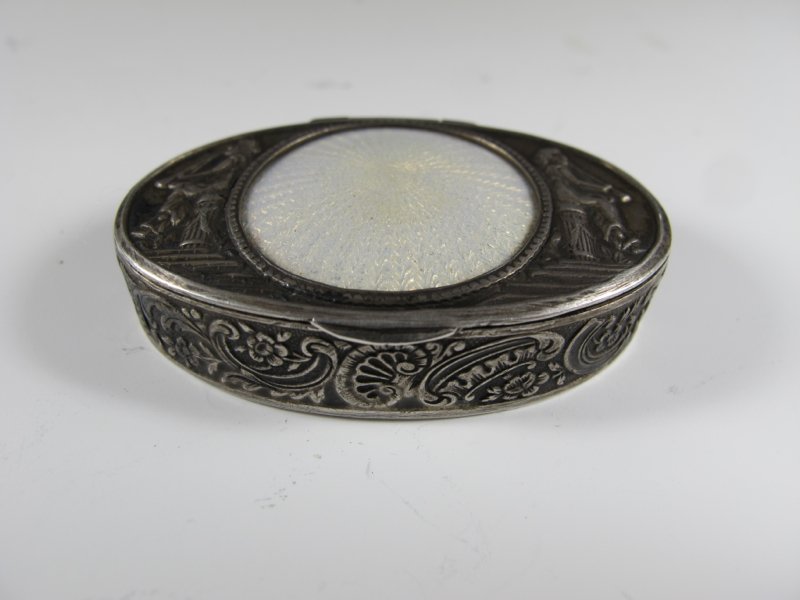 Antique Russian silver miniature box: Antique Russian silver miniature box, marked. ” H 3/8 by 1,7/8” W by 1,1/4“ D. Shipping in USA is $ 15.00 . International shipping please ask before bid.
