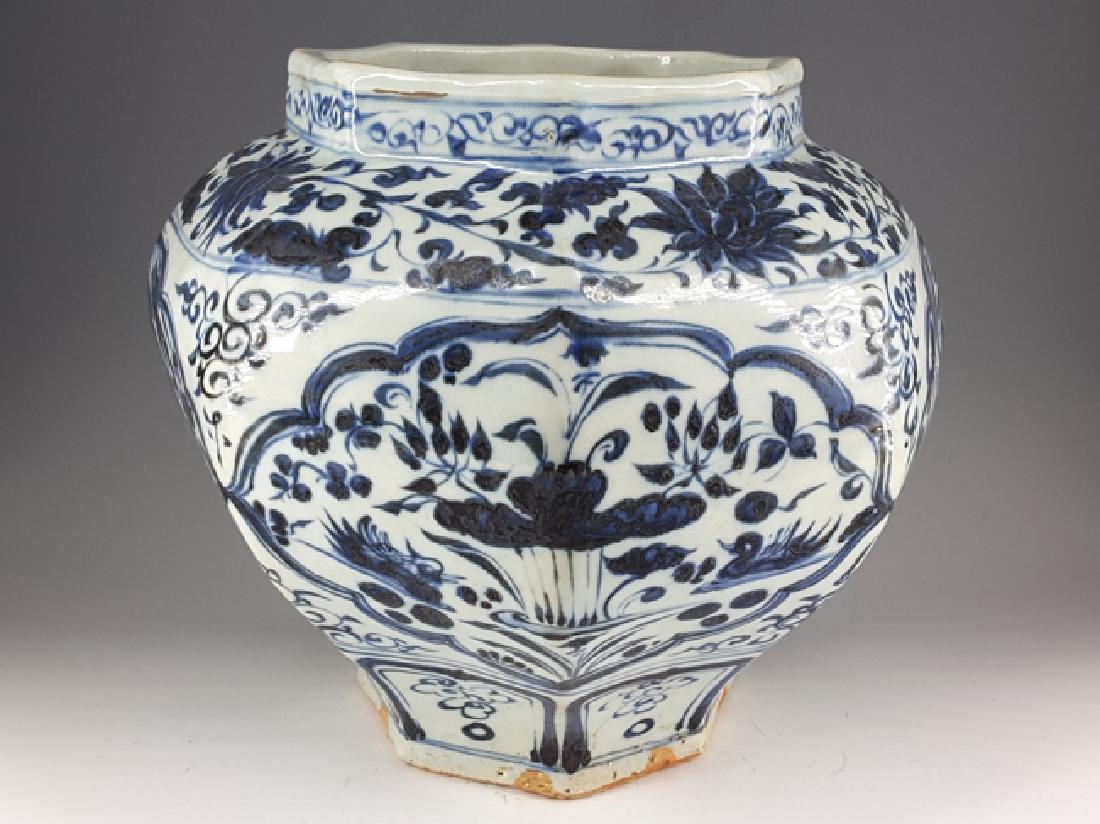 Large Chinese Blue and White Jar (1 of 2)