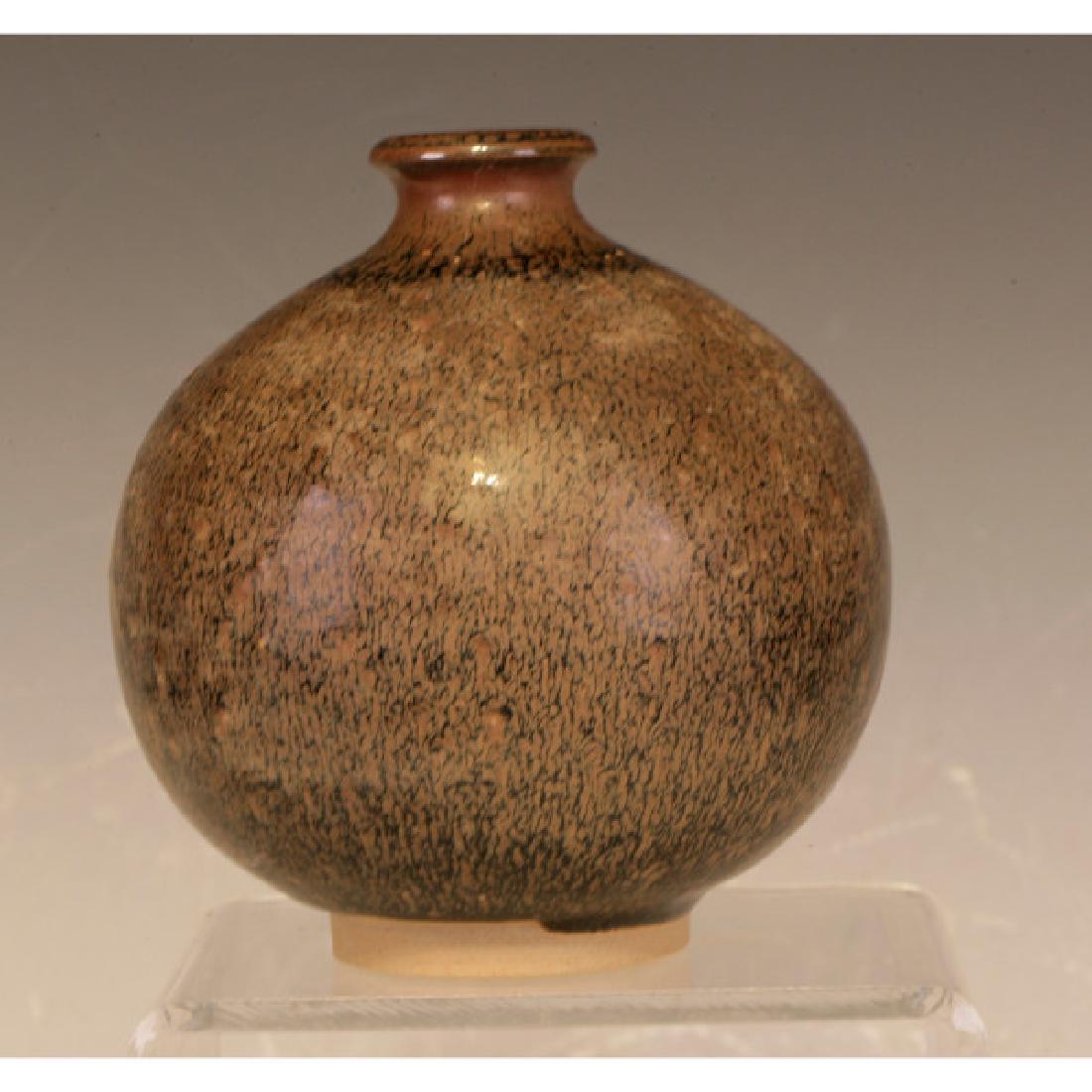 Chinese Pottery Vase: Ox pattern. Bottole shape H: 14.5cm