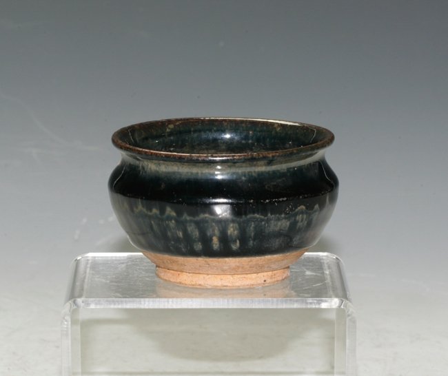 Pottery Jar: Han dynasty style. With black glazing, 8cm height.