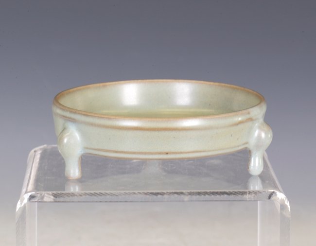 Celadon Brush Washer: Three legs struture, with light brown rim. 15cm diameter.