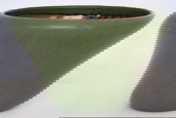 Marblehead Pottery Green Vase: Marblehead Pottery green vase, impressed mark, excellent condition, height 4 1/4, diameter 7 inches