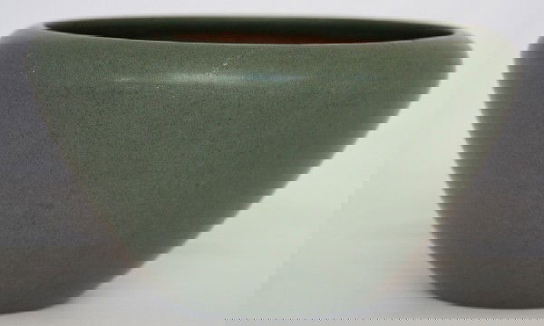 Marblehead Pottery Green Vase: Marblehead Pottery green vase, impressed mark, excellent condition, height 4 1/4, diameter 7 3/4inches