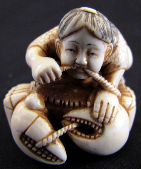 Antique Oriental Carved Ivory Netsuke: Antique Carved Ivory Netsuke, claws, ht. 1 3/8, wd. 1 3/8