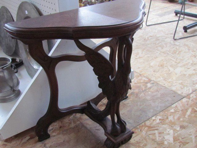 Mahogany Table with Swan: Mahoganey Table with Swan Design