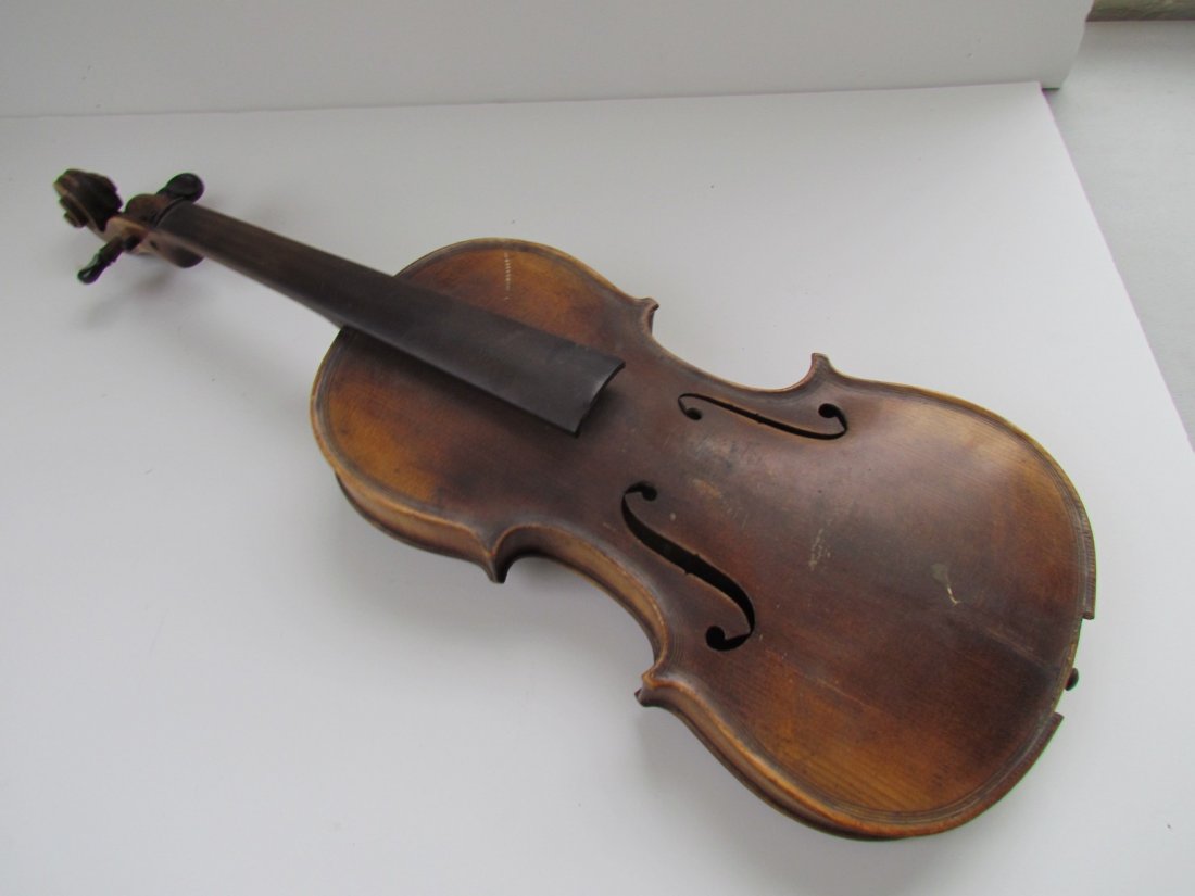 Violin Mother-of-Pearl: Violin with Mother-of-Pearl decoration on back, as-is