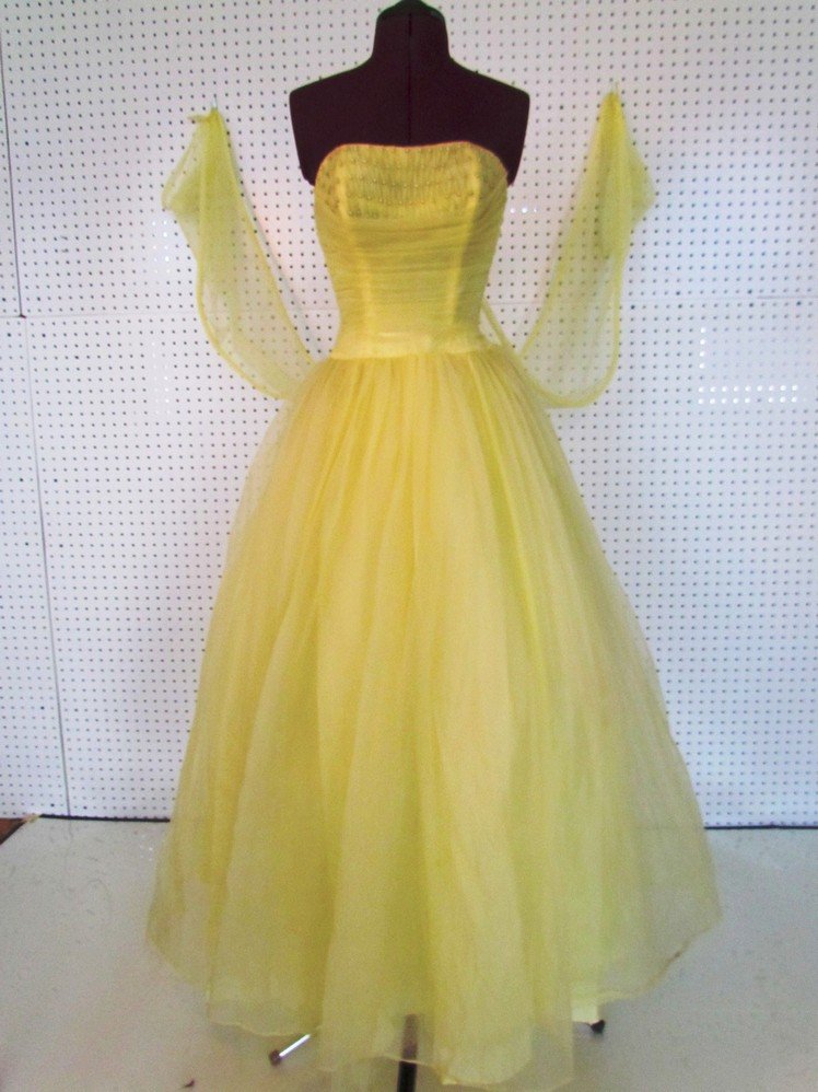Large Lot of. Vintage Gowns.: Vintage gowns: pink ruffles with head piece, three 1960's neck maxis dresses, two satin Jessica McClintock gown in pink and green. Blue lace gown size small, cream with green beaded and sequins belt s
