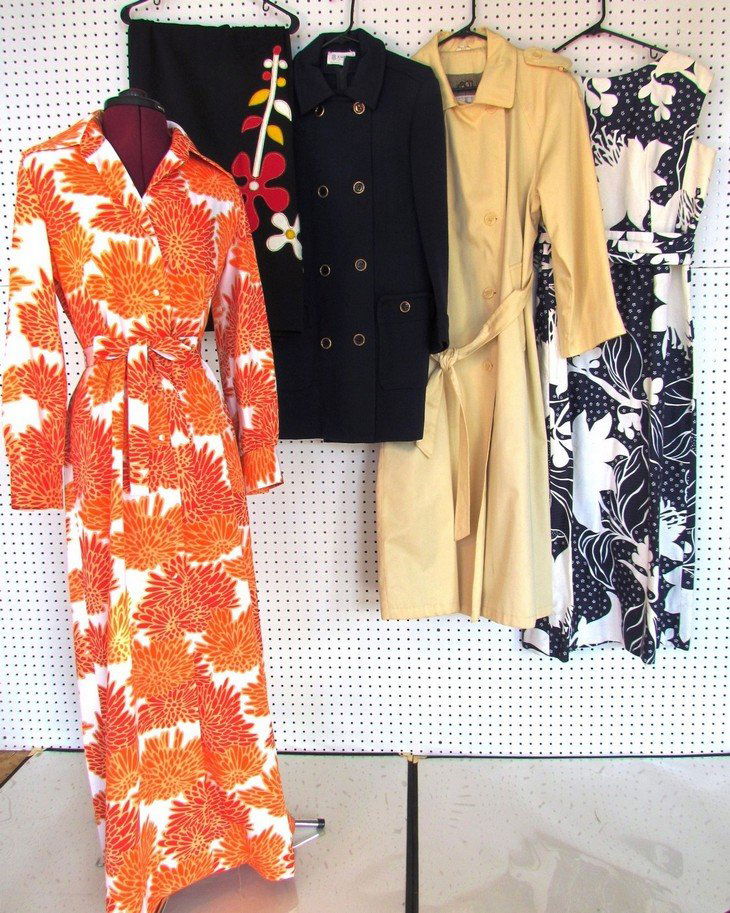 Vintage Ladies Larger Sized Clothing.: Vintage ladies clothing; Evan Picone trench coat size extra large. Dresses; white with orange flowers size small, pink floral size small, purple mod size 18, black with glass buttons size 12, navy and
