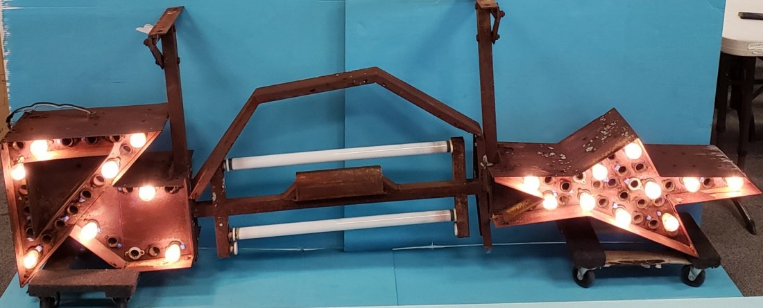 Lighted Double Sided Arrow Sign EAT (1 of 2)