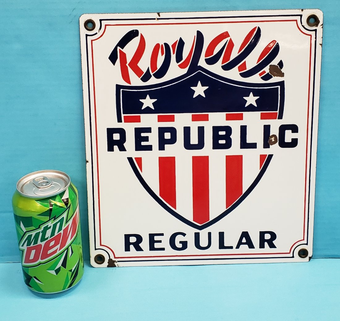 Porcelain Royale Republic Regular gas pump plate: 10" x 11" porcelain pump plate with bright colors, high gloss, and minor scuffs. PLEASE READ & UNDERSTAND THE PAYMENT & SHIPPING TERMS FOR THIS AUCTION PRIOR TO PLACING BIDS.