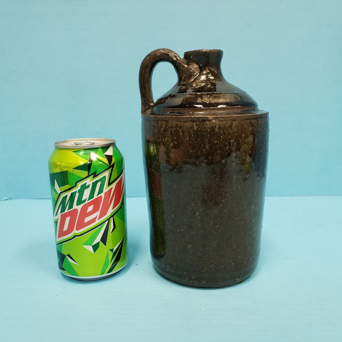 Lanier Meaders Jug: 8" h jug with deep rich glaze in excellent condition incised Lanier Meaders. PLEASE READ & UNDERSTAND THE PAYMENT & SHIPPING TERMS FOR THIS AUCTION PRIOR TO PLACING BIDS.