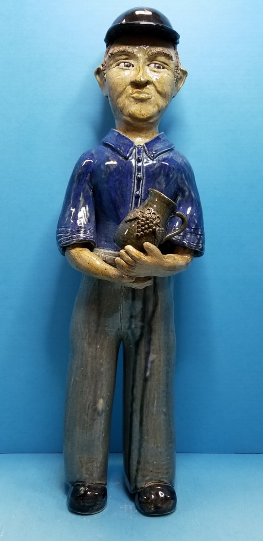 John Meaders figure statue by Lin Craven: 25.5"tall. Incised John Meaders 1916-1999 by Lin Craven #1 2006.Signed Mrs. John R. Meaders in marker. Excellent condition.*PLEASE READ AND UNDERSTAND PAYMENT AND SHIPPING TERMS PRIOR TO BIDDING.
