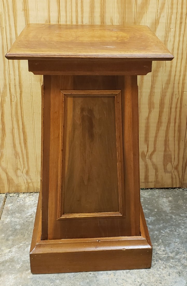 Wood Slot Machine Stand / Display (1 of 2)