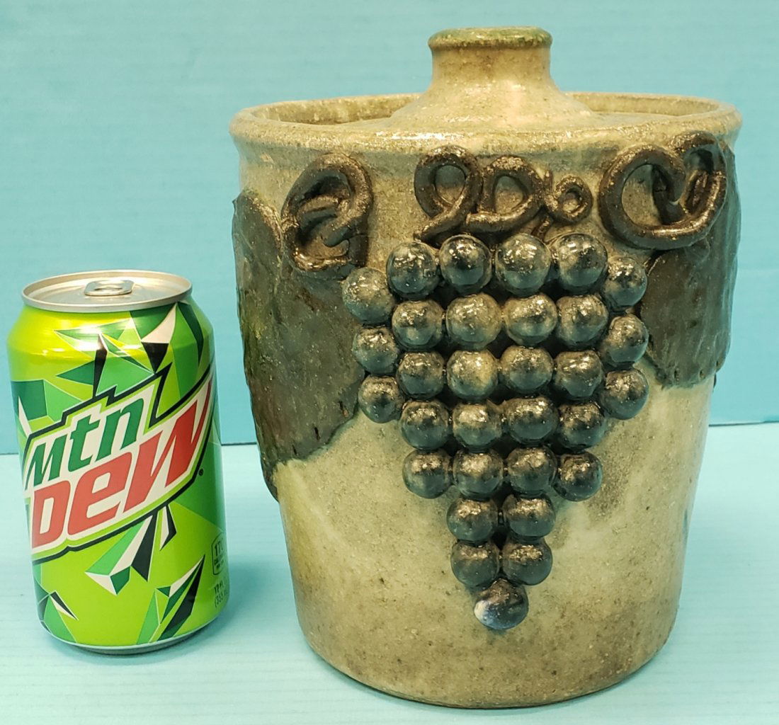 Early 1967 Lanier Meaders Grape Decorated Covered Jar (1 of 7)