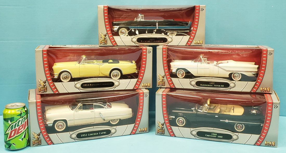 Lot of 5 Road Signature 1:18 Die Cast Cars (1 of 6)