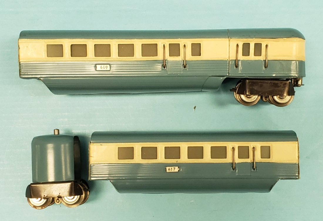 Lionel 617 & 619 Bluestreak Streamline (1 of 2)