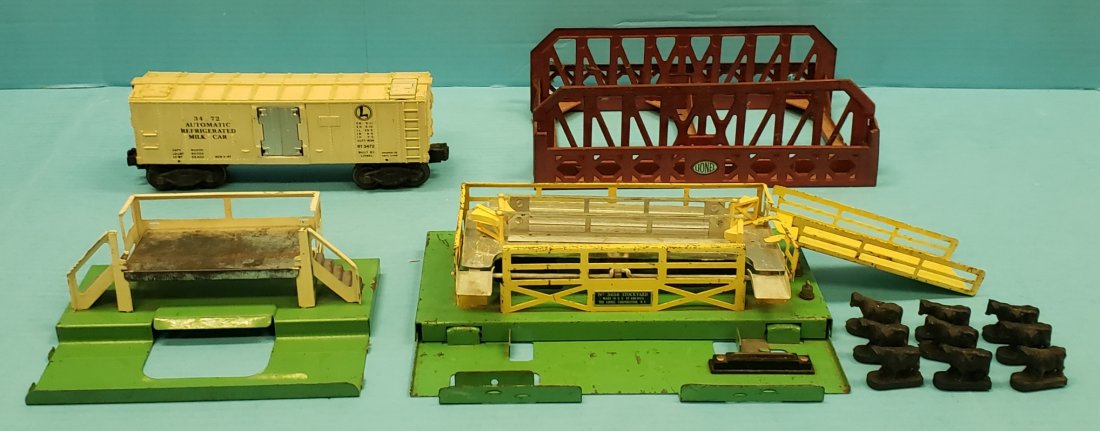 Lionel 3472 car, Milk Car Platform, Stockyard, & Bridge (1 of 5)