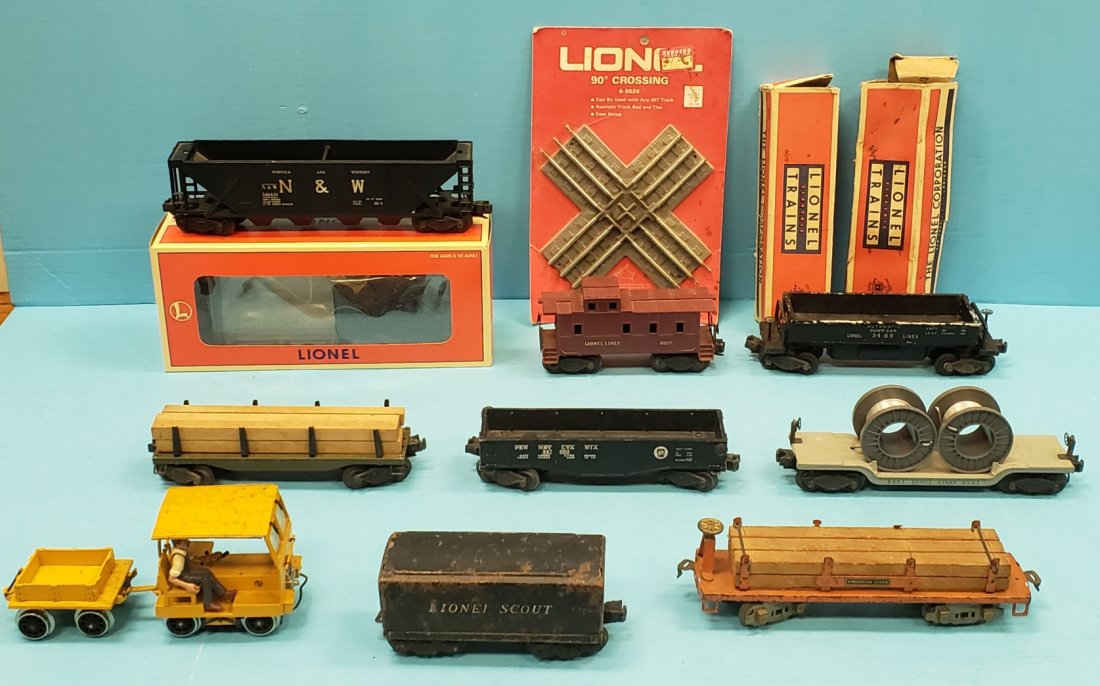 Lionel Mixed lot of cars, accessories & boxes (1 of 10)