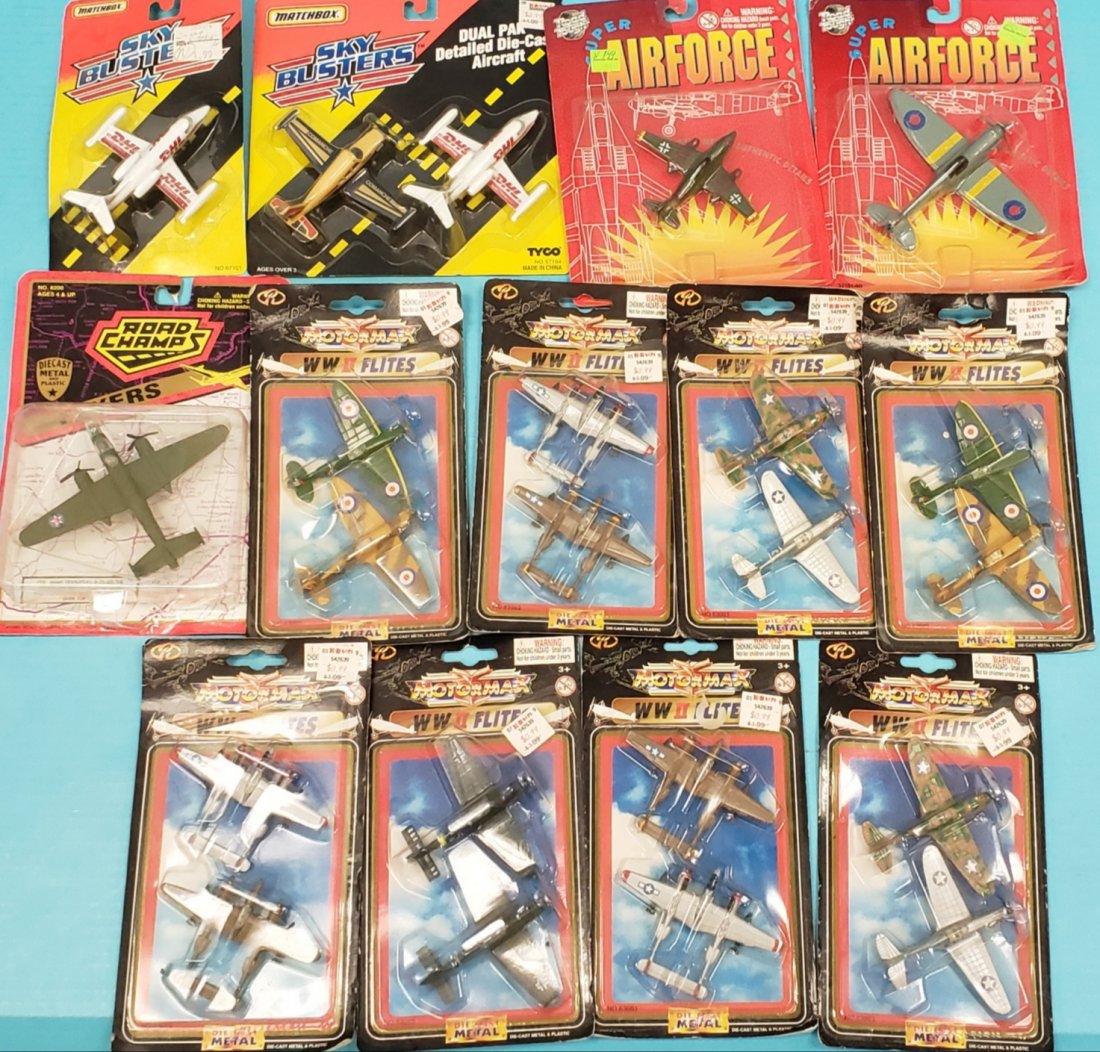 Lot of 13 Diecast Airplanes: Matchbox, Motormax, & (1 of 4)