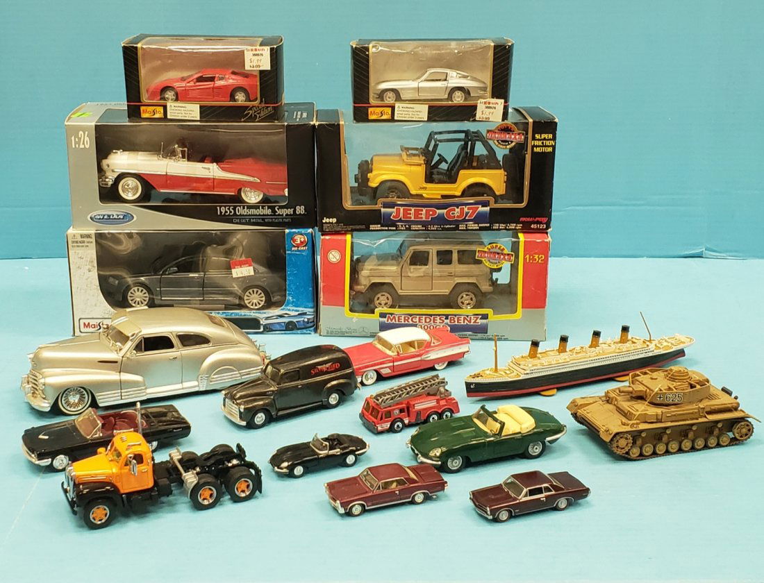 18 Die Cast & Toys with Matchbox Dinky 1956 Mack B-61 (1 of 5)