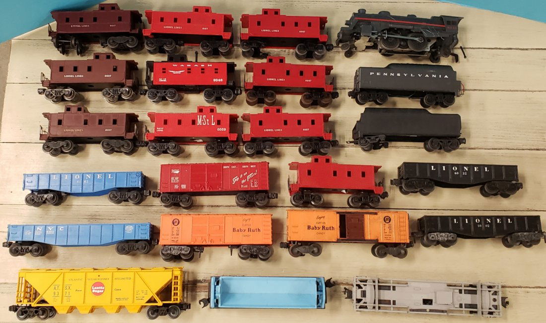 Lot of 23 Lionel O Scale Train cars and Locomotive 8141 (1 of 3)