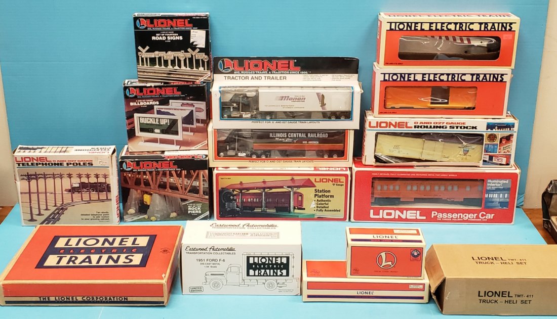 Lot of 15 Lionel Train cars, trucks, & accessories (1 of 8)