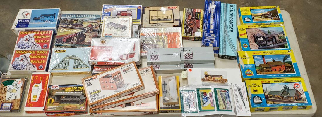 Lot of 33 Train Building, Construction, & Model Kits (1 of 8)