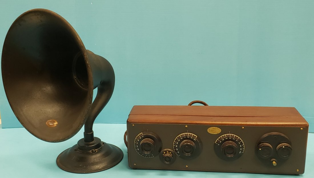 Atwater Kent Receiving Set Model 20 & Speaker Model L: Lot of 2 Atwater Kent including receiving set and horn speaker. Both are untested and look to be in good condition. PLEASE READ & UNDERSTAND THE PAYMENT & SHIPPING TERMS FOR THIS AUCTION. ALL BIDDERS