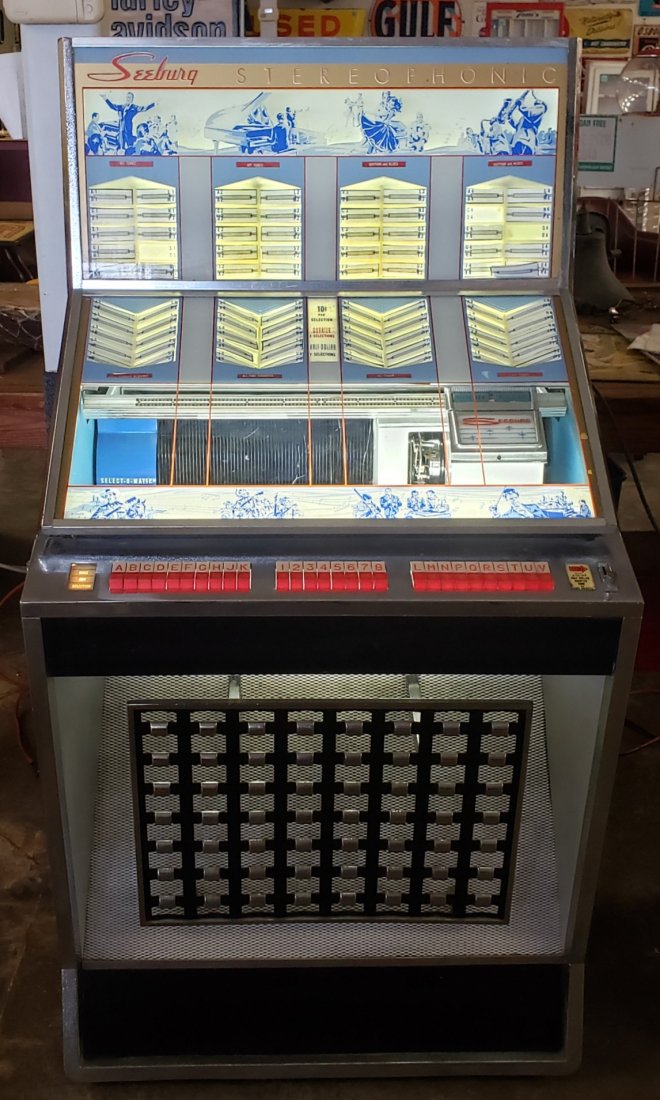 1959/1960 Seeburg Stereophonic Jukebox: 32.5"w x 25.5"d x 65"h Seeburg Jukebox 160 select. Both amplifier and control unit have been recapped. Set for free play and sounds great. The jukebox shows some wear including chrome pitting, scuffs,
