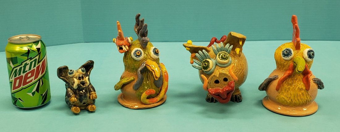 4 Piece Lot Bo Thompson Chickens & Pigs: Lot of four including 2 colorful chickens, 1 with a snake and 2 pigs in excellent condition. All are stamped "BP". PLEASE READ & UNDERSTAND THE PAYMENT & SHIPPING TERMS FOR THIS AUCTION PRIOR TO PLACI
