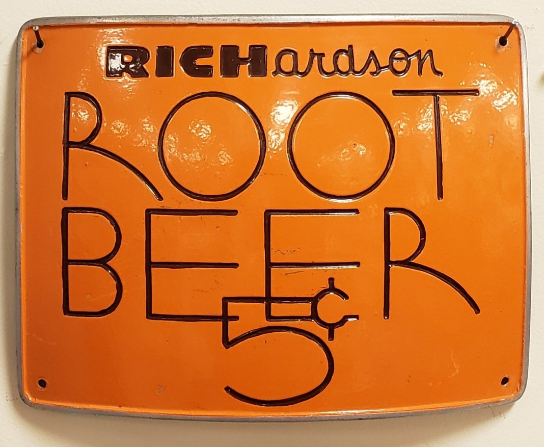 Richardson Root Beer Curved Barrel Sign (1 of 1)