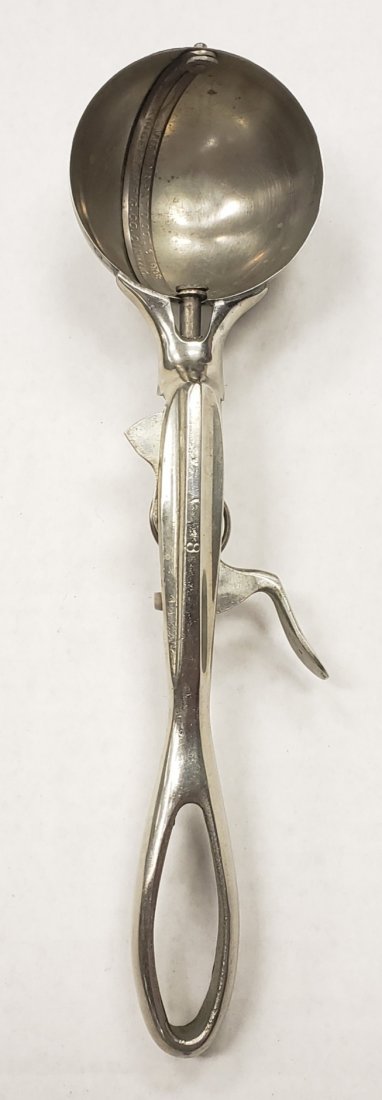 Victor Kingery 1908 Twin Blade Ice Cream Scoop: Original Victory ice cream scoop Pat. 1908 by Kingery Mfg. Co. in excellent condition. Stamped "8". PLEASE READ & UNDERSTAND THE PAYMENT & SHIPPING TERMS FOR THIS AUCTION PRIOR TO PLACING BIDS. ALL BI