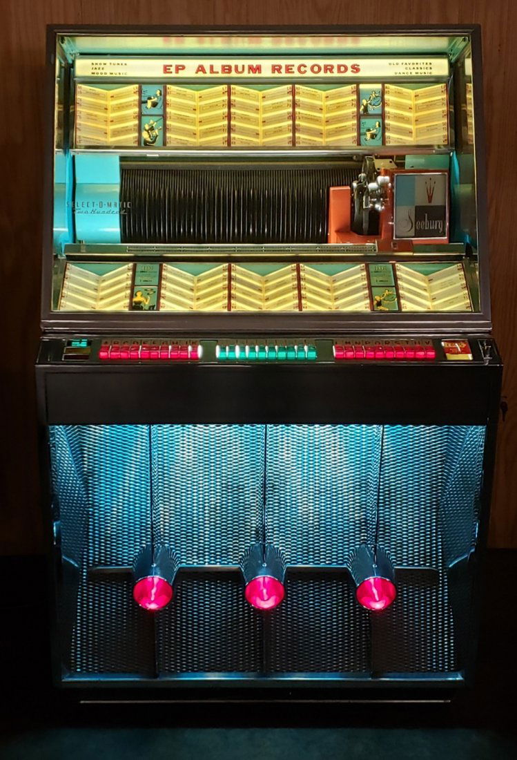 1958 Seeburg 201 Jukebox 45 rpm: 35" x 28" x 56"h Seeburg select o matic 200 select jukebox model 201 in excellent working condition with the 1950's Cadillac tail fin grill and original shiny chrome with minor pitting. Both Amp & rec