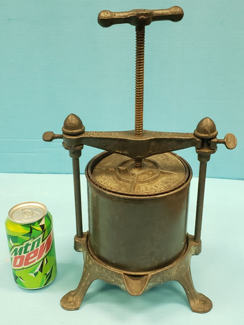Cast Iron Griswold Classic 1 Fruit & Lard Press Dec 12, 2020