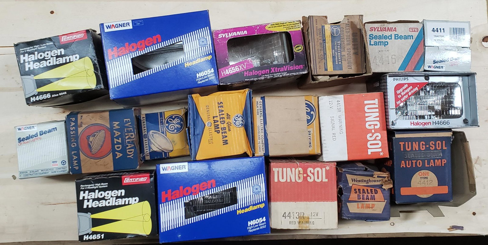 Wagner Tung-Sol Eveready lot of sealed beam lamp bulbs: Lot of original vintage parts. Please read and understand the terms of this auction prior to placing bids. All bidders are bound to the terms of this auction.
