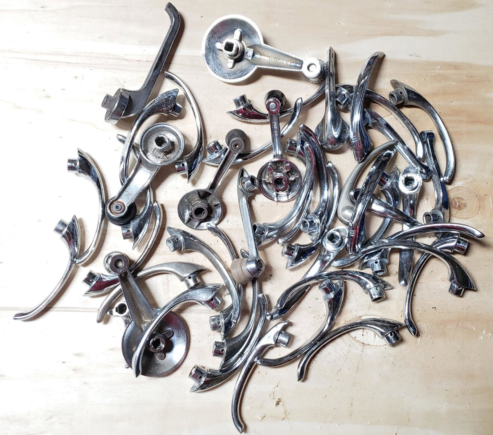 Lot of New/Used Interior door handles & window cranks: Lot of original vintage parts. Please read and understand the terms of this auction prior to placing bids. All bidders are bound to the terms of this auction.