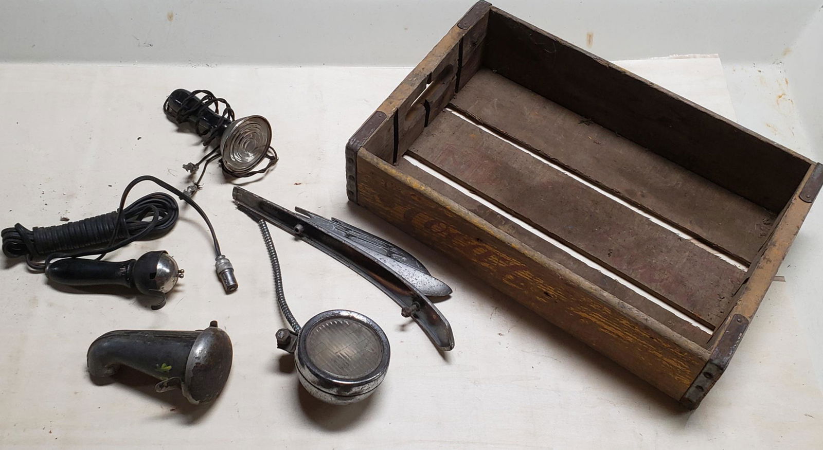 Accessory lamps, cowl light, oil filler, ornament (1 of 4)