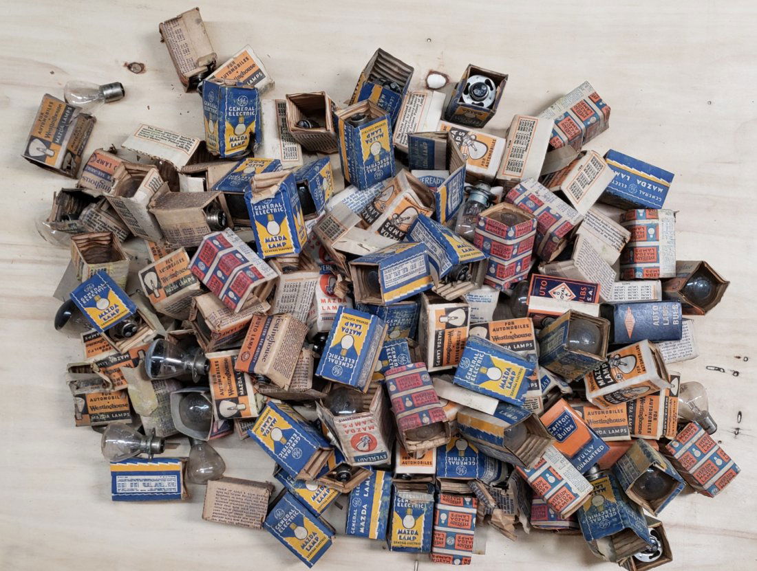 Lot of individual 6V Mazda GE Eveready auto lamp bulbs (1 of 3)