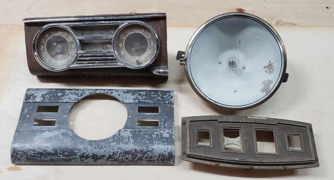Packard Gauges, dash panels, S&M lamp lot: Lot of original vintage parts. Please read and understand the terms of this auction prior to placing bids. All bidders are bound to the terms of this auction.