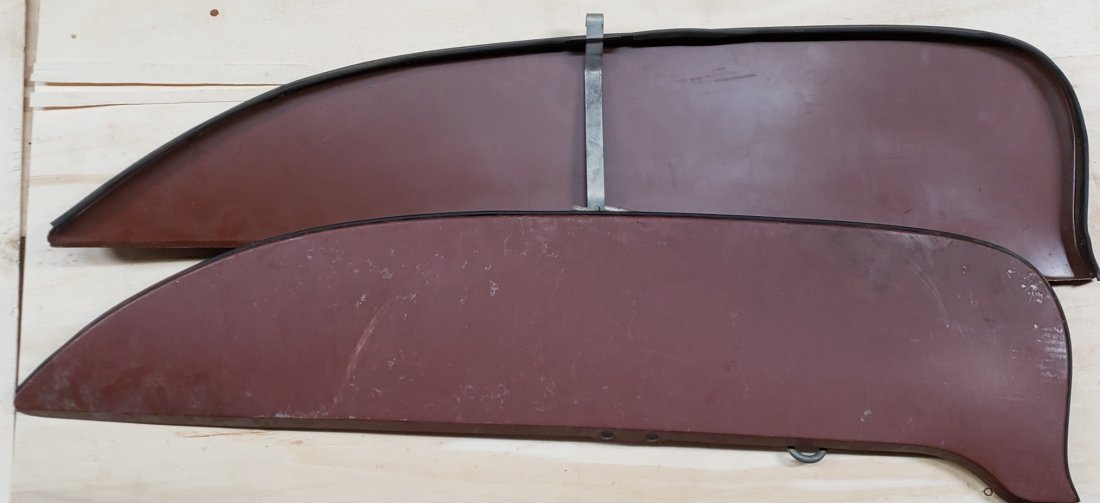 Pair of 1960 Ford NOS fender skirts (1 of 2)
