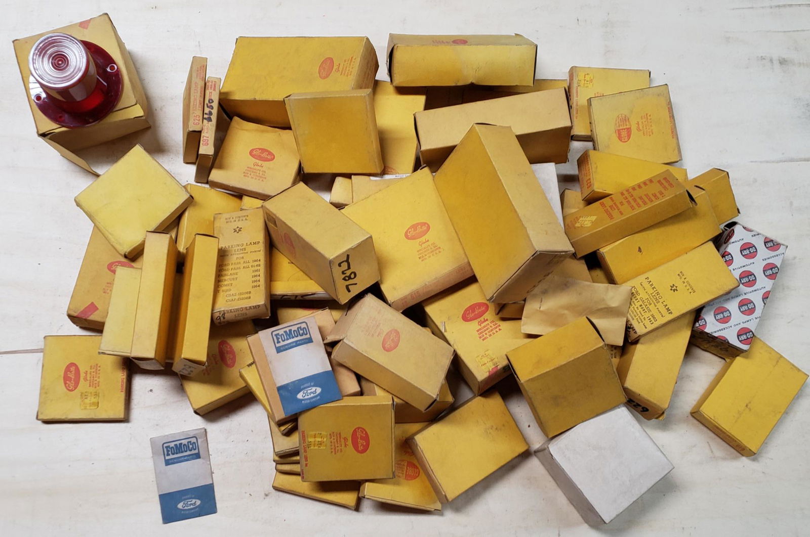 Huge lot of 50's 60's New plastic tail & parking lenses (1 of 3)