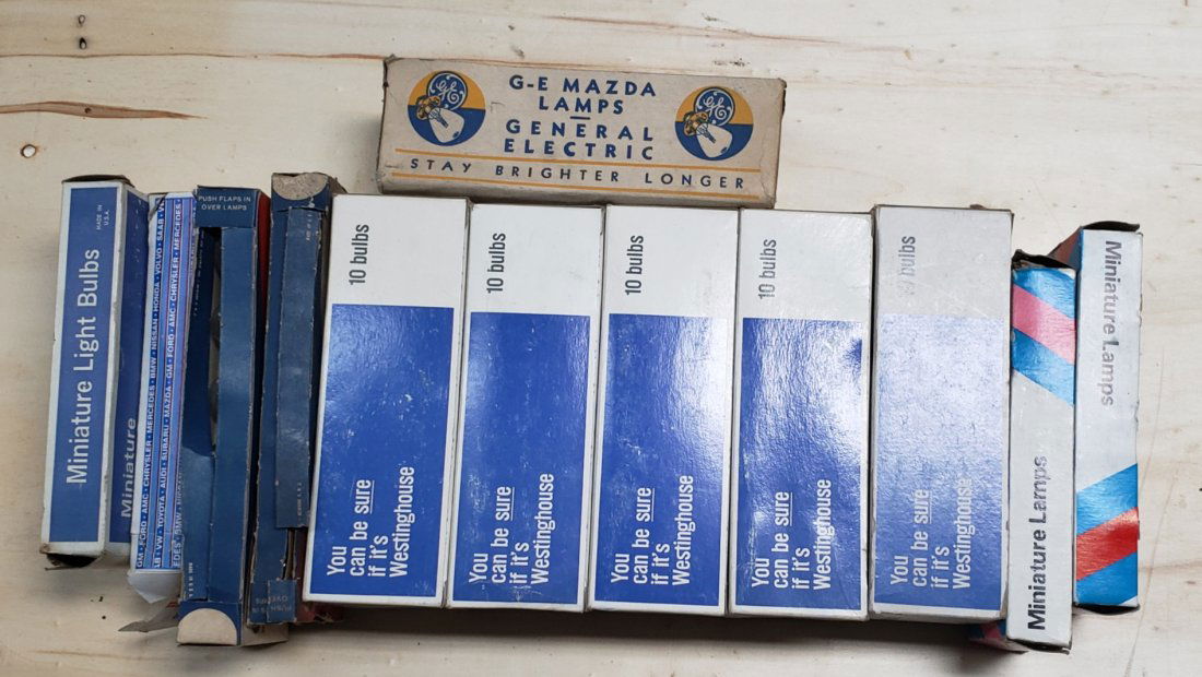 Box lot of Tung-Sol,  GE & Westinghouse auto lamp bulbs (1 of 3)