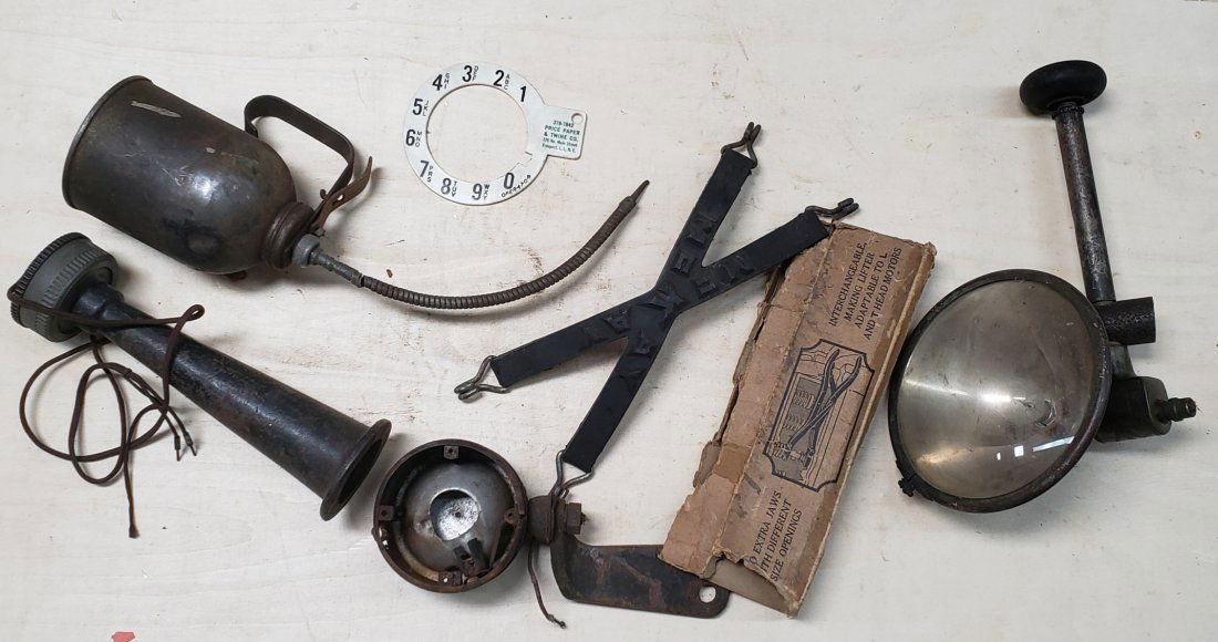 Grab bag lot of early automotive parts & accessories (1 of 4)
