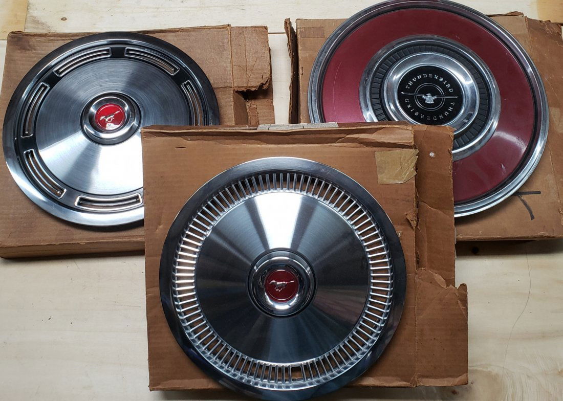 Lot of NOS Ford wheel covers - 2 Mustang, 1 Thunderbird (1 of 3)