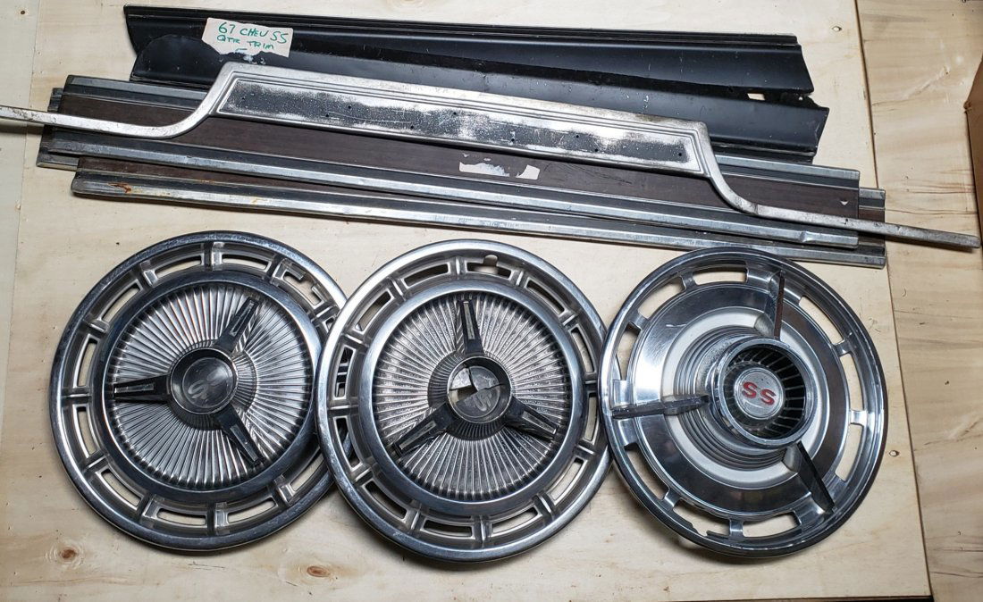 1960's Chevrolet Chevelle SS hub cap & trim assortment (1 of 3)
