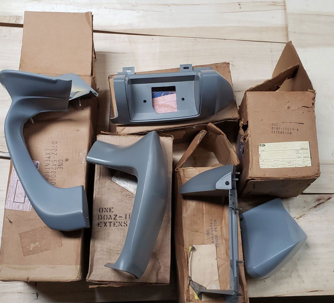 Lot of 5 NOS Ford Fender Extensions (1 of 4)